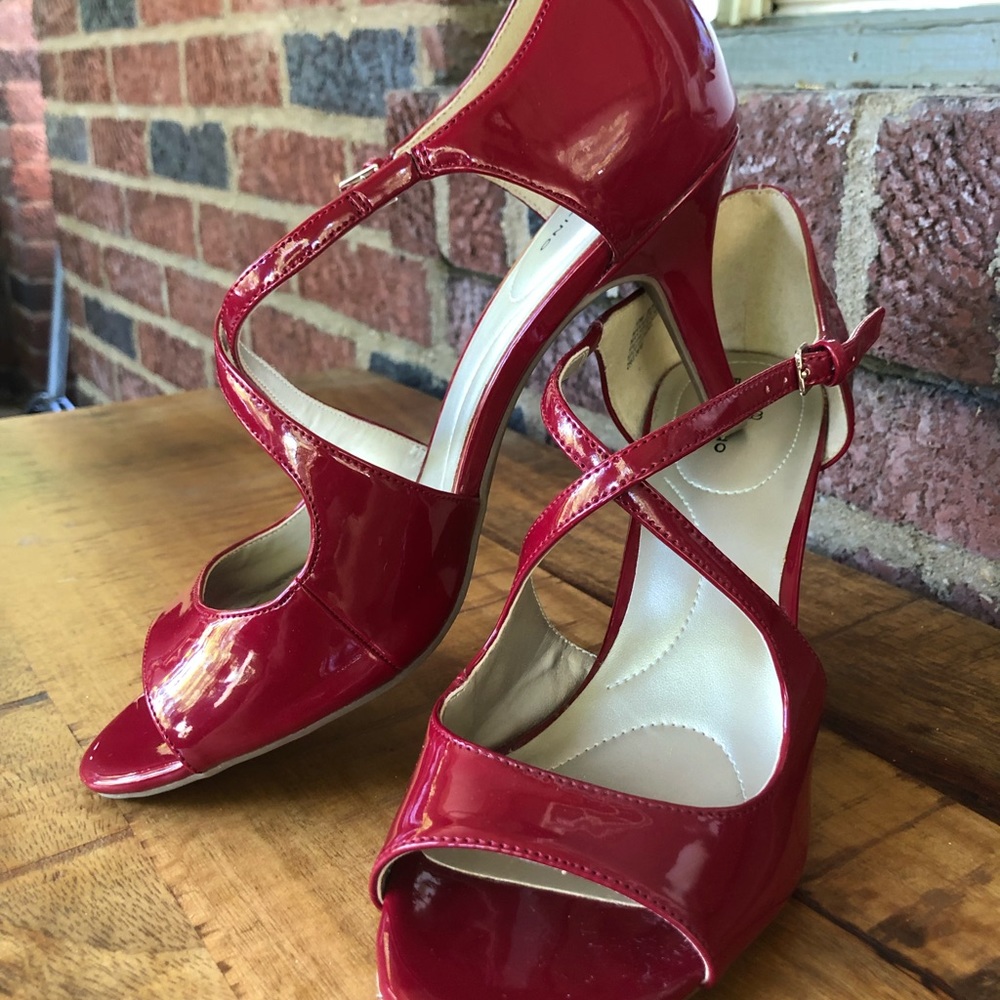 Bandolino high heel strappy peep toe pumps - size 10. Dark red & GORGEOUS!